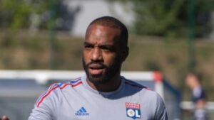 ลากาแซตต์ต้องผ่าตัด